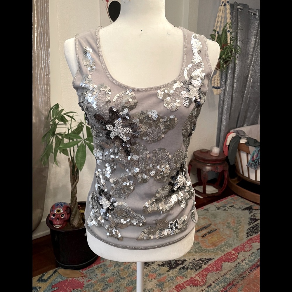 Sleeveless blouse